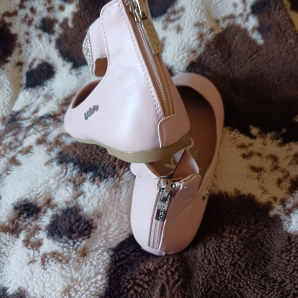 bebe Kids Diamond Inspired Accented Ankle Strap Dress Shoes - Picture 4 of 4